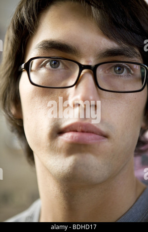 Close up portrait of young bel homme sérieux. Banque D'Images