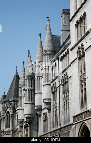 Royal Courts of Justice) sur le Strand, London, UK Banque D'Images