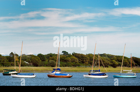 Bateaux à voile classique le long de la rivière Lymington Banque D'Images