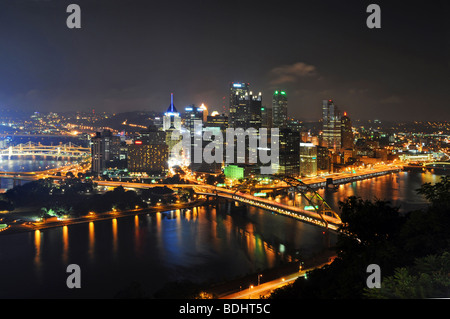 Pittsburgh's skyline at night vu du Duquesne Incline Banque D'Images