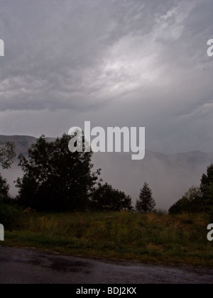 Tempête sur le village d'Allos, Alpes Maritime, France Banque D'Images