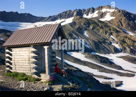 L'Abri météorologique à la fin de l'Harding Icefield Trail, Kenai Fjords National Park, Alaska. (Modèle 1992) Banque D'Images