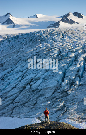 Les vues d'un randonneur Harding Icefield, Kenai Fjords National Park, Alaska. (Modèle 1992) Banque D'Images