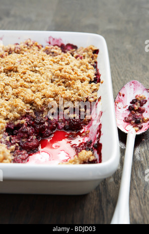 Crumble aux baies Banque D'Images