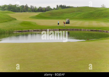 Couple Playing Golf Banque D'Images