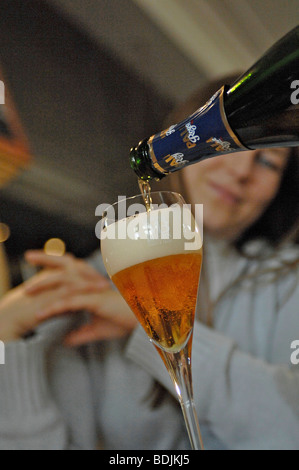 La coulée de verre Palm Royale bière belge. Banque D'Images