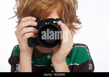 Boy Holding Camera Banque D'Images