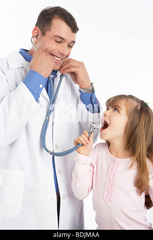 Petite fille avec un médecin Banque D'Images