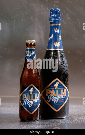 330ml et 750ml bouteilles de Palm Royale bière belge. Banque D'Images