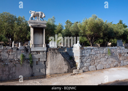 Au sommet de la sculpture Bull tombe monument de Dionysios de Kollytos dans l'Kerameikos, Athènes, Grèce, ca. 345-338 BC. Banque D'Images