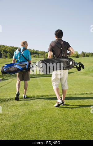 Les hommes au terrain de Golf Banque D'Images