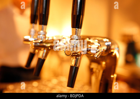 Close-up of Beer Taps Banque D'Images