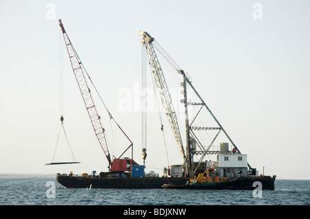 Israël, Hadera, travaux d'installation offshore barge Banque D'Images