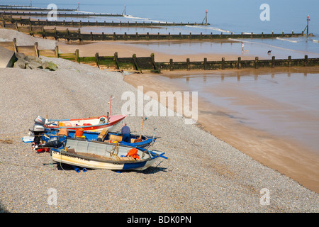3 bateaux de pêche sur la plage à Sherringham Norfolk Banque D'Images