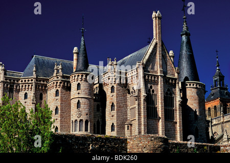 L'Espagne, la Via de la Plata : Bishop's Palace par Antonio Gaudí à Astorga Banque D'Images