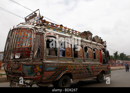 Pakistan Karachi bus décoré Banque D'Images