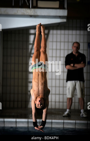 Plongeur OLYMPIQUE TOM DALEY FORMATION EN FÉVRIER 2008 DE TREIZE À PLYMOUTH Banque D'Images