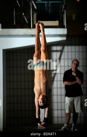 Plongeur OLYMPIQUE TOM DALEY FORMATION EN FÉVRIER 2008 DE TREIZE À PLYMOUTH Banque D'Images