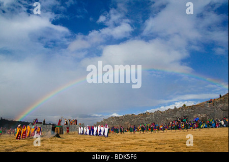 Performance Festival Inti Raymi célébrant le solstice d'hiver, les ruines de Sacsayhuaman, Cuzco, Pérou Banque D'Images