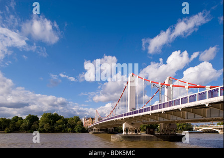 Chelsea Bridge sur la rivière Thames, London, Royaume-Uni Banque D'Images