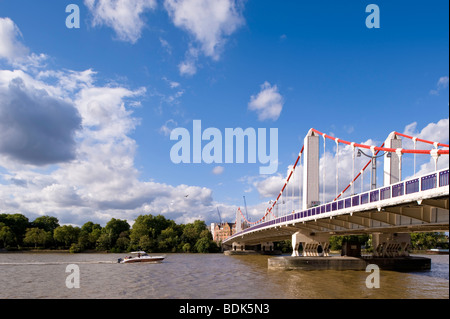 Chelsea Bridge sur la rivière Thames, London, Royaume-Uni Banque D'Images