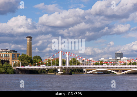 Chelsea Bridge sur la rivière Thames, London, Royaume-Uni Banque D'Images