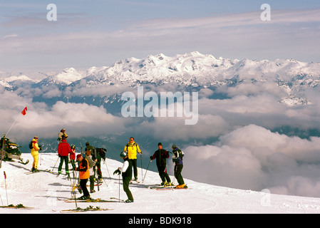 Groupe de skieurs sur les pistes de ski alpin à Whistler Blackcomb Mountain Ski dans les montagnes de la côte' de 'British Columbia Canada Banque D'Images