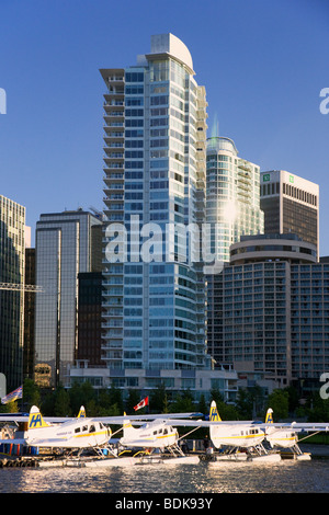 Terminal d'hydravion et le centre-ville de Vancouver de Coal Harbour, British Columbia, Canada. Banque D'Images