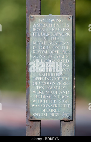 Plaque explicative sous Panneau du Village, Bromley Kent UK Banque D'Images