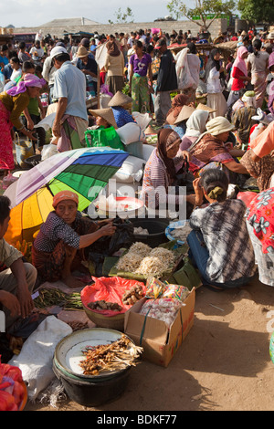 L'Indonésie, Lombok, Kuta, marché hebdomadaire légumes Banque D'Images