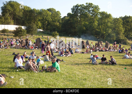 Voir à partir de la colline au-dessus du festival de Glastonbury 2009 champ tipi Banque D'Images