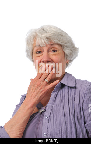 Senior lady montrant surprise isolated on white Banque D'Images