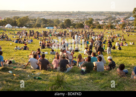 Voir à partir de la colline au-dessus du festival de Glastonbury 2009 champ tipi Banque D'Images