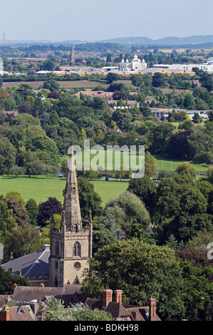 Vaste vue du haut de la tour de l'église St Mary Warwick en Angleterre Banque D'Images