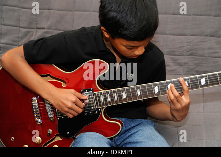 Guitare électrique jazz Play boy Banque D'Images