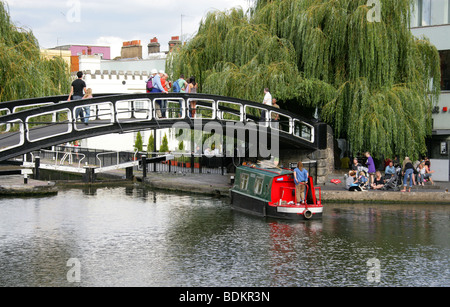 Le pont sur le Regent's Canal à Hampstead Road, Camden, London, UK Banque D'Images