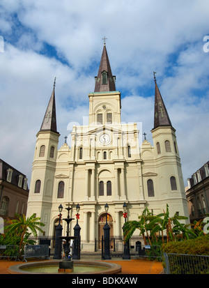 Cathédrale Saint Louis sur Jackson Square dans le quartier français de La Nouvelle-Orléans, Louisiane. Banque D'Images