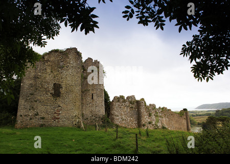 Ruines du château donnant sur la baie d'Oxwich Penrice sur la péninsule de Gower, près de Swansea South Wales UK Banque D'Images