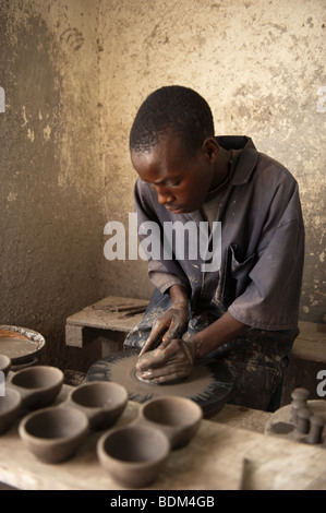 La poterie batwa, Rwanda, Gatagara Banque D'Images