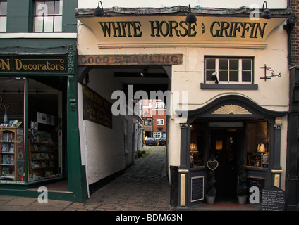 Vieille ville pub White Horse et Griffin, Whitby, North Yorkshire, England, UK Banque D'Images