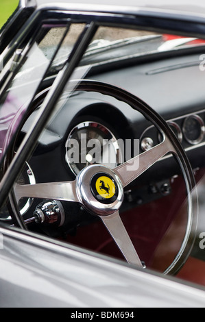 À l'intérieur d'une Granturismo 1960 Ferrari 250 GT Berlinetta , voiture italienne classique Banque D'Images