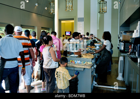 Palais de Versailles - touristes visitant Monument français, 'Chateau de Versailles', les gens en Snack Restaurant Banque D'Images