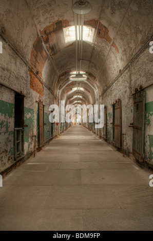 Cell Block 1 au Pénitentiaire de l'État photographié à dynamique élevée. Banque D'Images