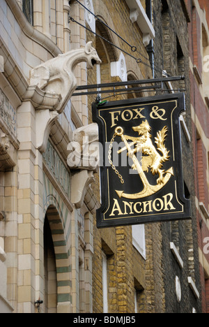 Le Fox and Anchor public house en chartreuse St, Farringdon, London, England, UK Banque D'Images