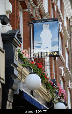 L'ours blanc public house à St John Street, Clerkenwell, London, England, UK Banque D'Images