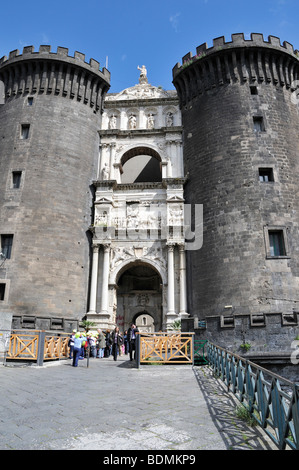 Francesco Laurana de triomphe de l'entrée de Castel Nuovo, Naples, Italie Banque D'Images