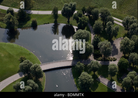 München, Blick vom Fernsehturm, Landschaft im Olympiapark Banque D'Images