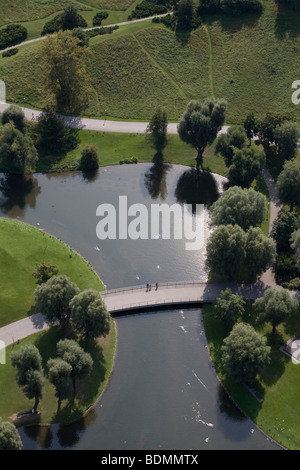 München, Blick vom Fernsehturm, Landschaft im Olympiapark Banque D'Images