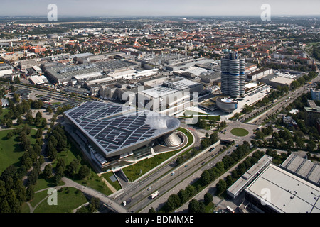 München, Blick vom Fernsehturm, BMW-Gelände, BMW-Hochhaus, BMW-Welt und Tour BMW Banque D'Images