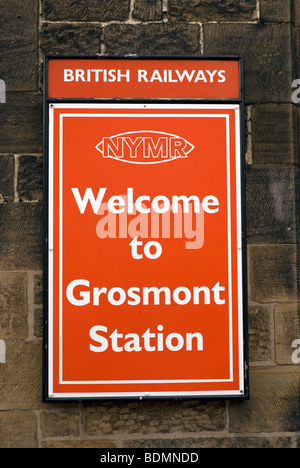 Inscrivez-vous à la station de Grosmont, dans le Yorkshire du Nord Banque D'Images